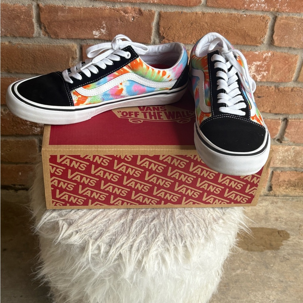 Vans with original box. Santa Cruz . . Extra new shoelaces
